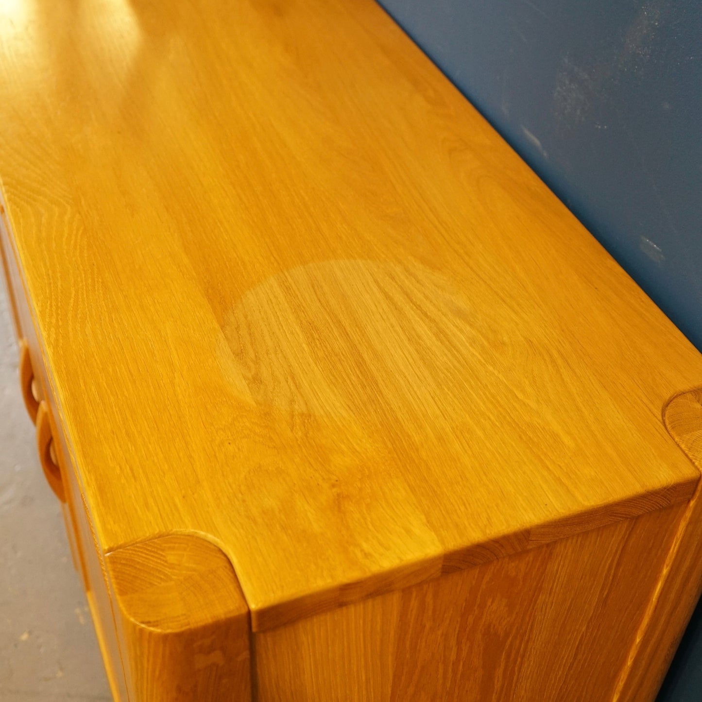 Solid Oak Sideboard – Timeless & Stylish Storage