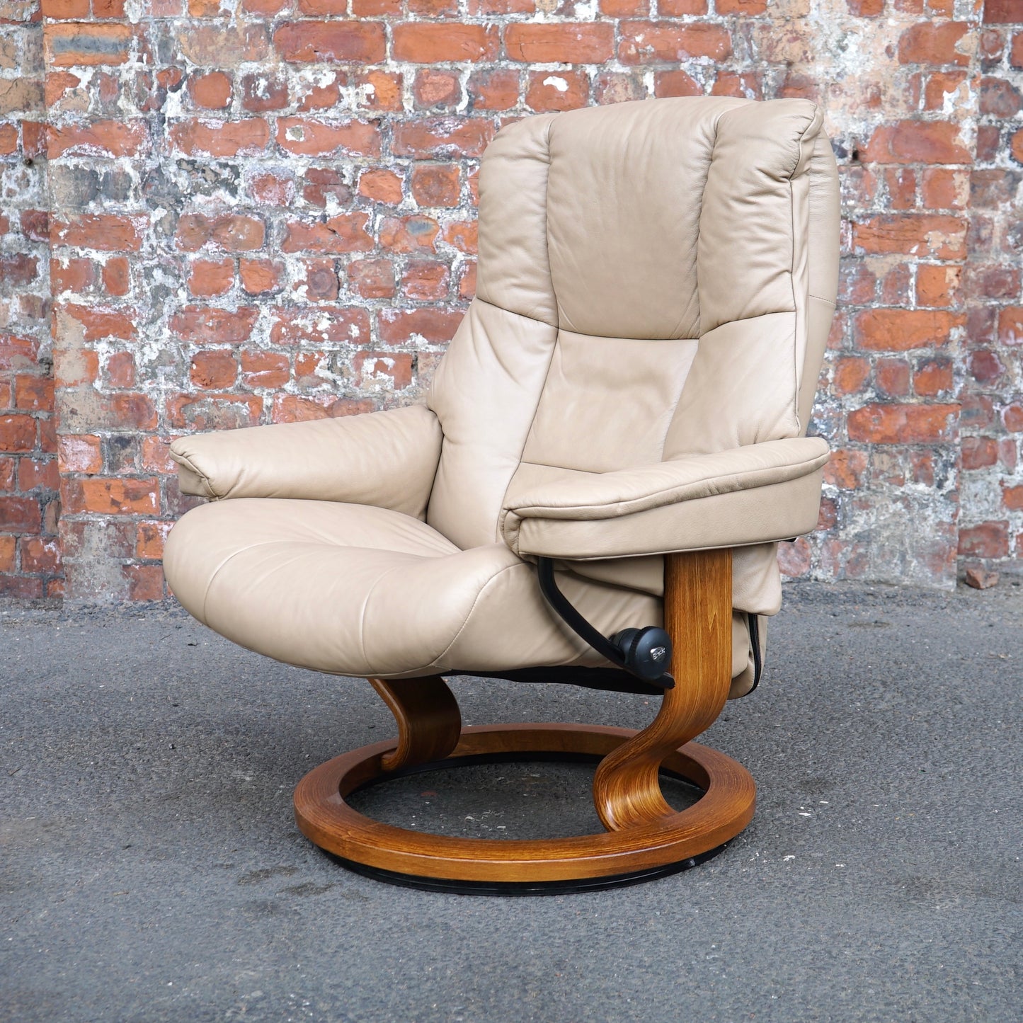 Beige Ekorness Stressless ‘Mayfair’ chair and footstool