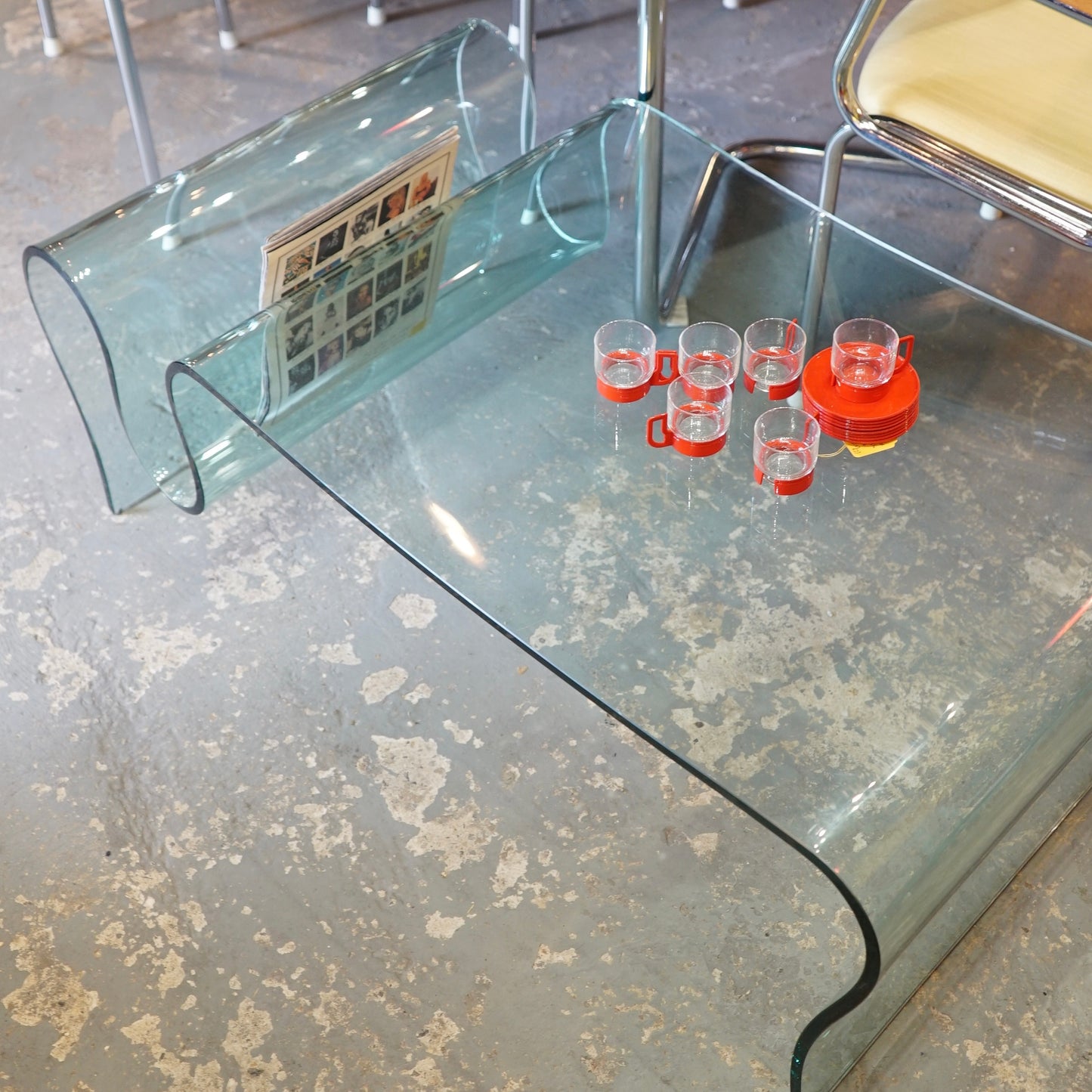 Curvy Wavy Ribbon Tempered Glass Coffee Table
