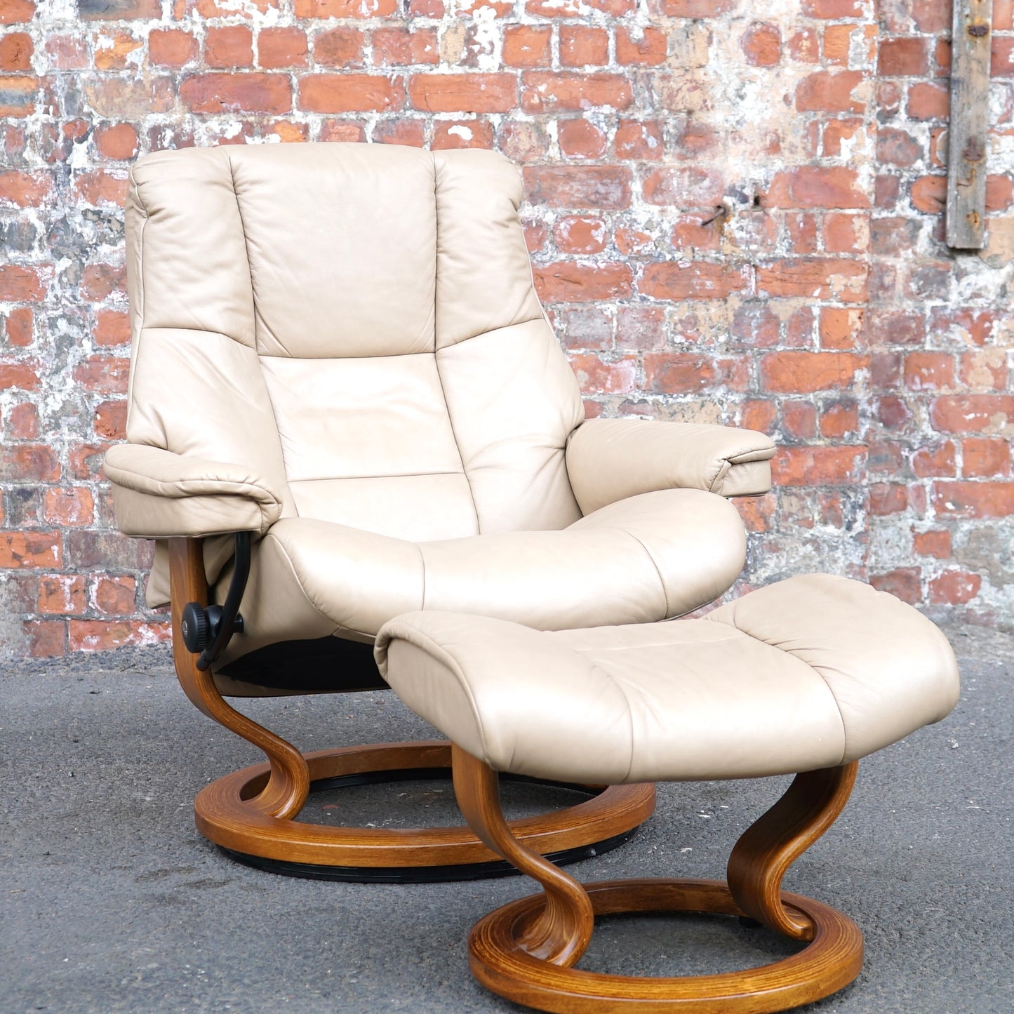 Beige Ekorness Stressless ‘Mayfair’ chair and footstool