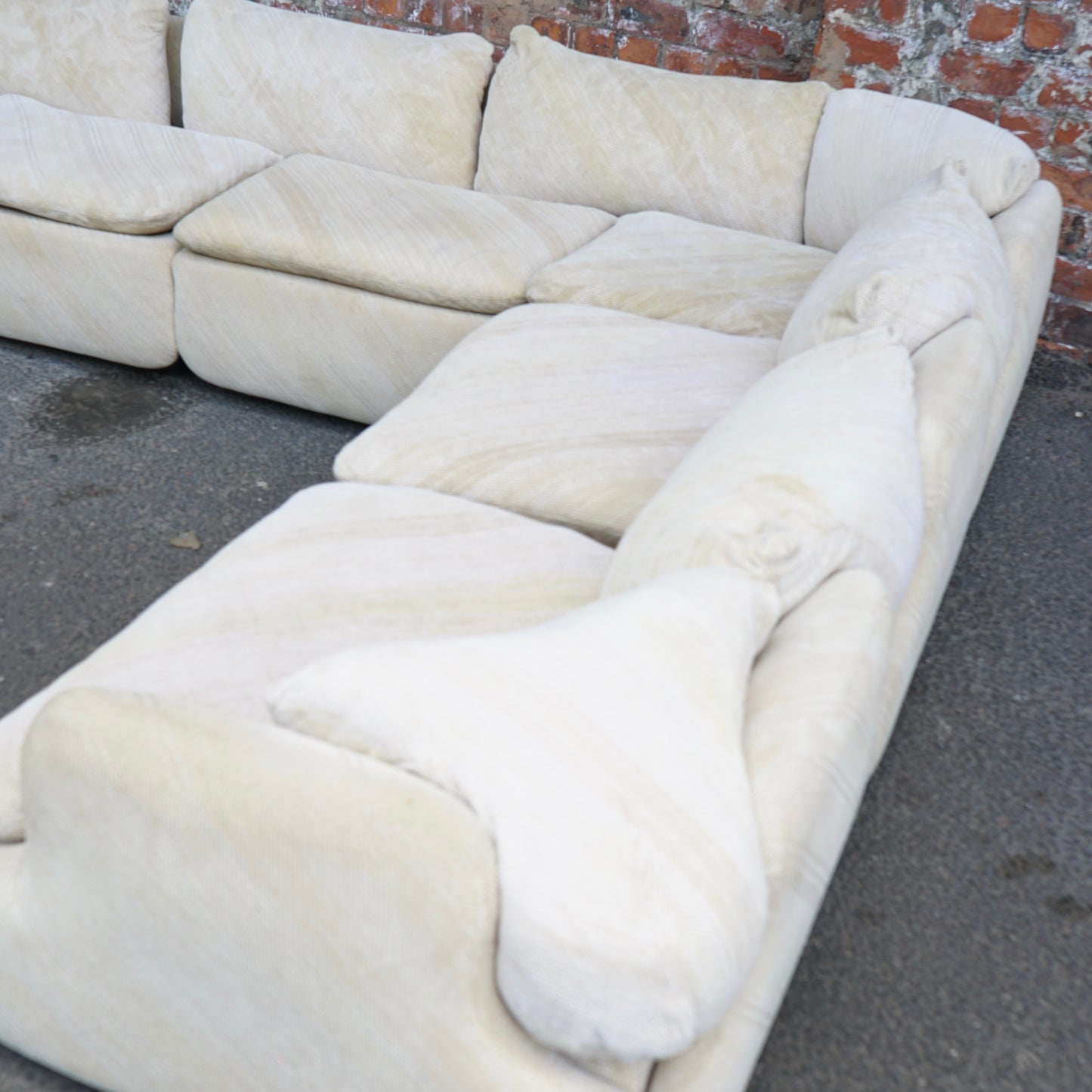“Confidential” sectional sofa by Alberto Rosselli for Saporiti Italia