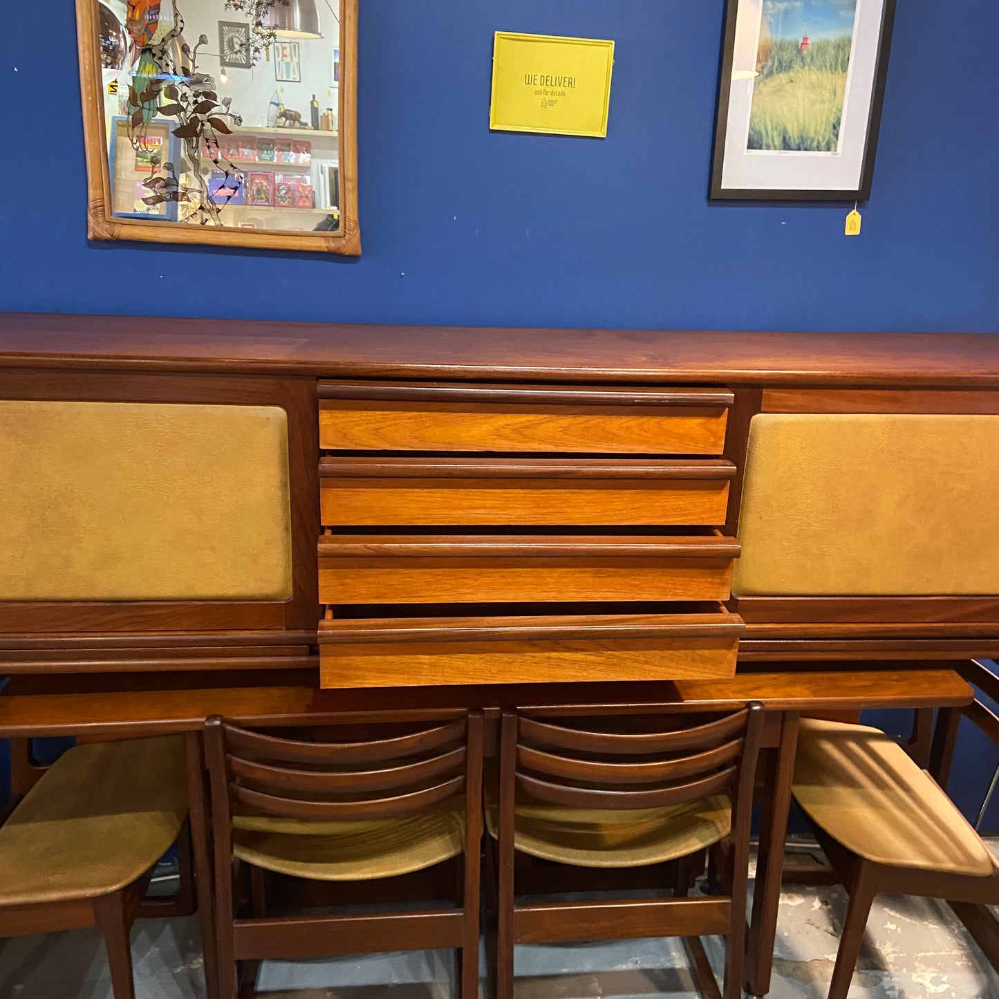 Elliots of Newbury Retractable Sidebord & Dining set