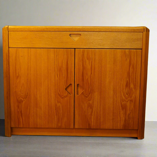 Mid-Century “Siesta” Sideboard by Chapmans – Vintage Newcastle Design