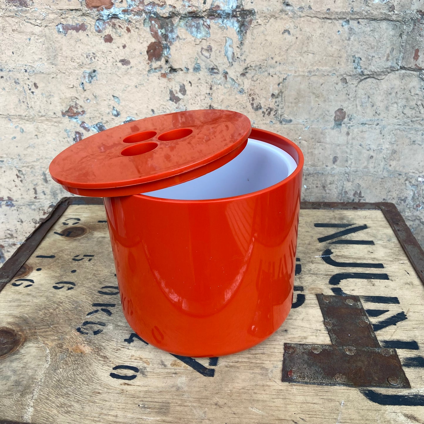 1970s Crayonne Ice bucket