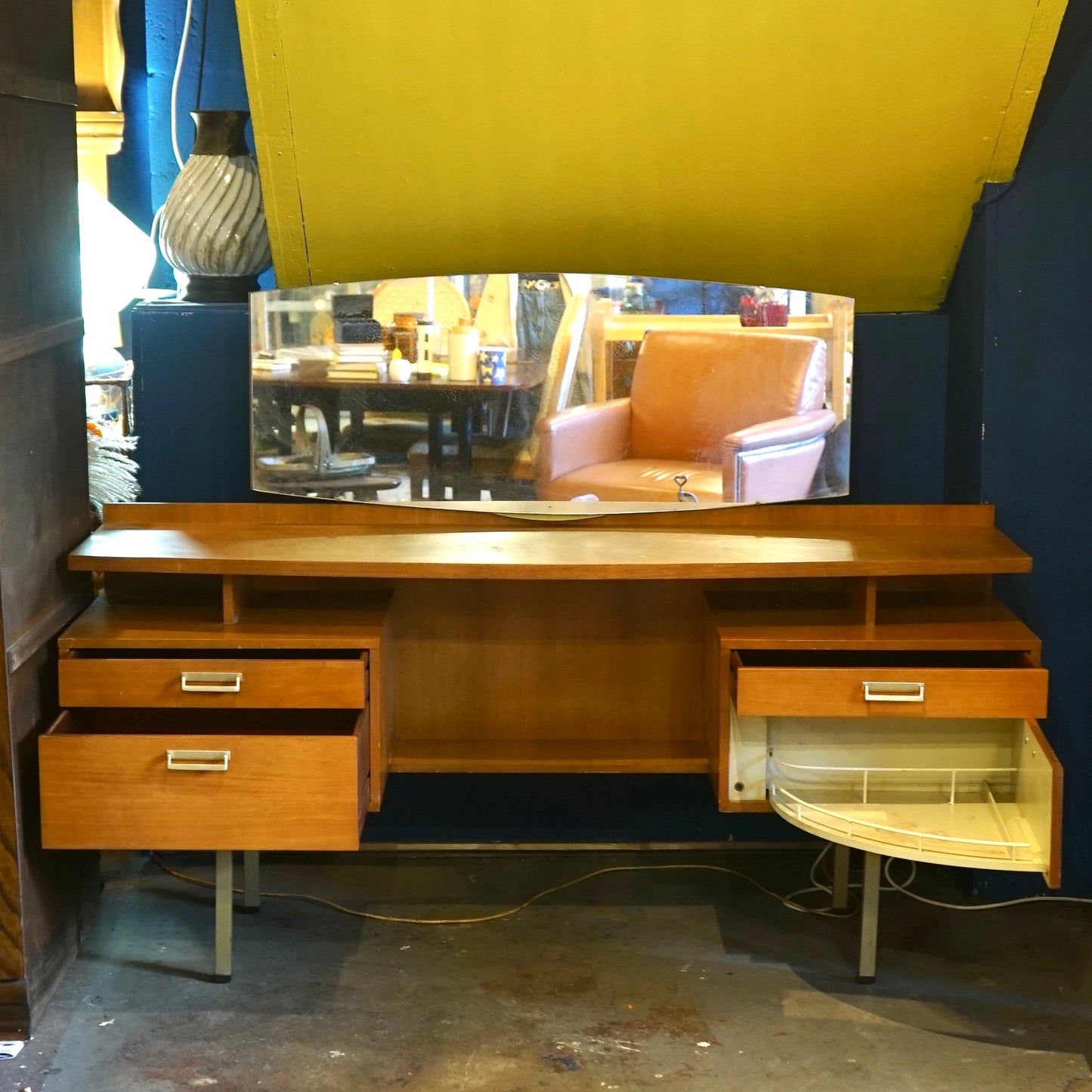 G plan ‘Limba’ Dressing table by Leslie Dandy