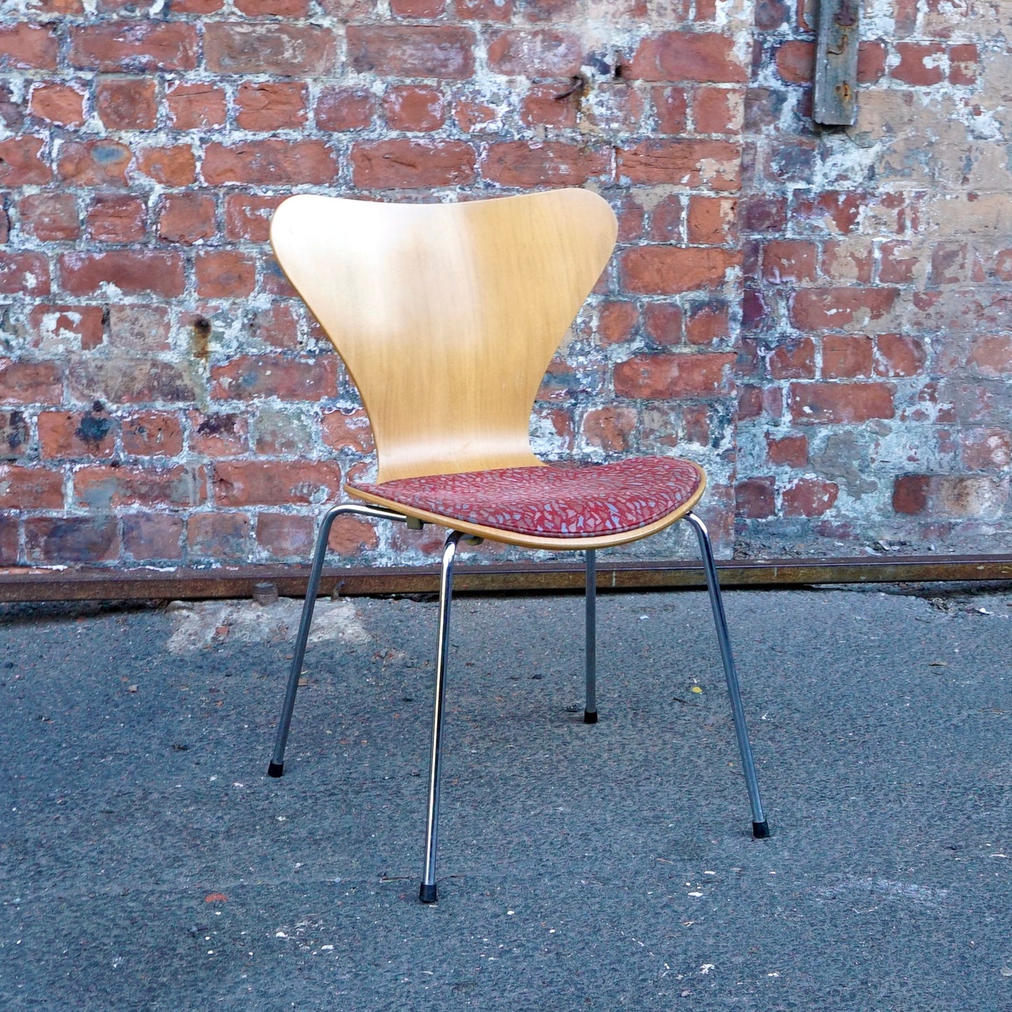 Fritz Hansen Series 7, Model 3107 Chairs Designed by Arne Jacobsen x 4