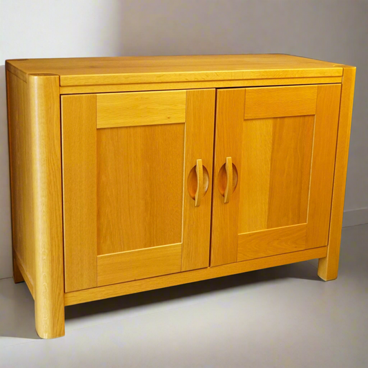 Solid Oak Sideboard – Timeless & Stylish Storage