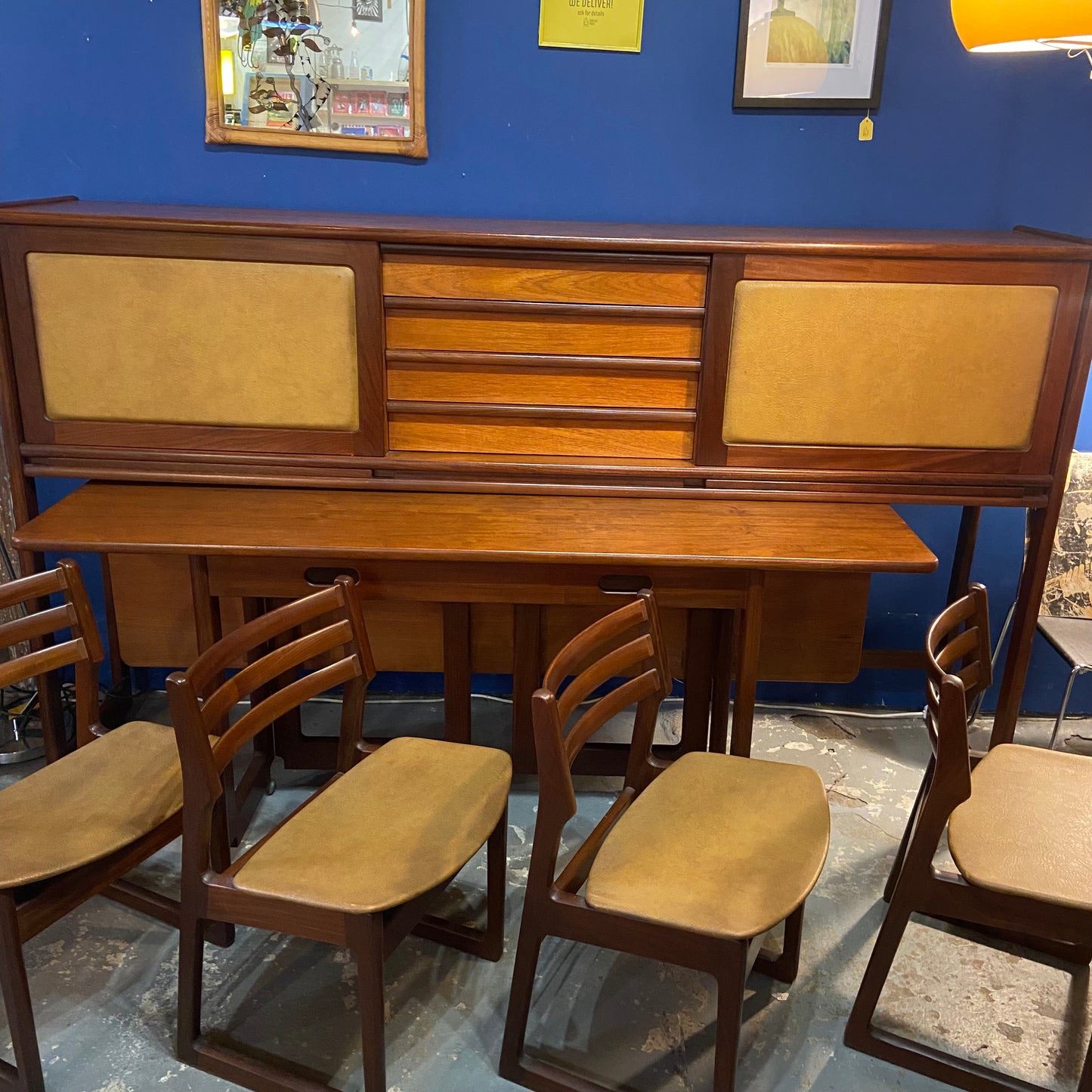 Elliots of Newbury Retractable Sidebord & Dining set