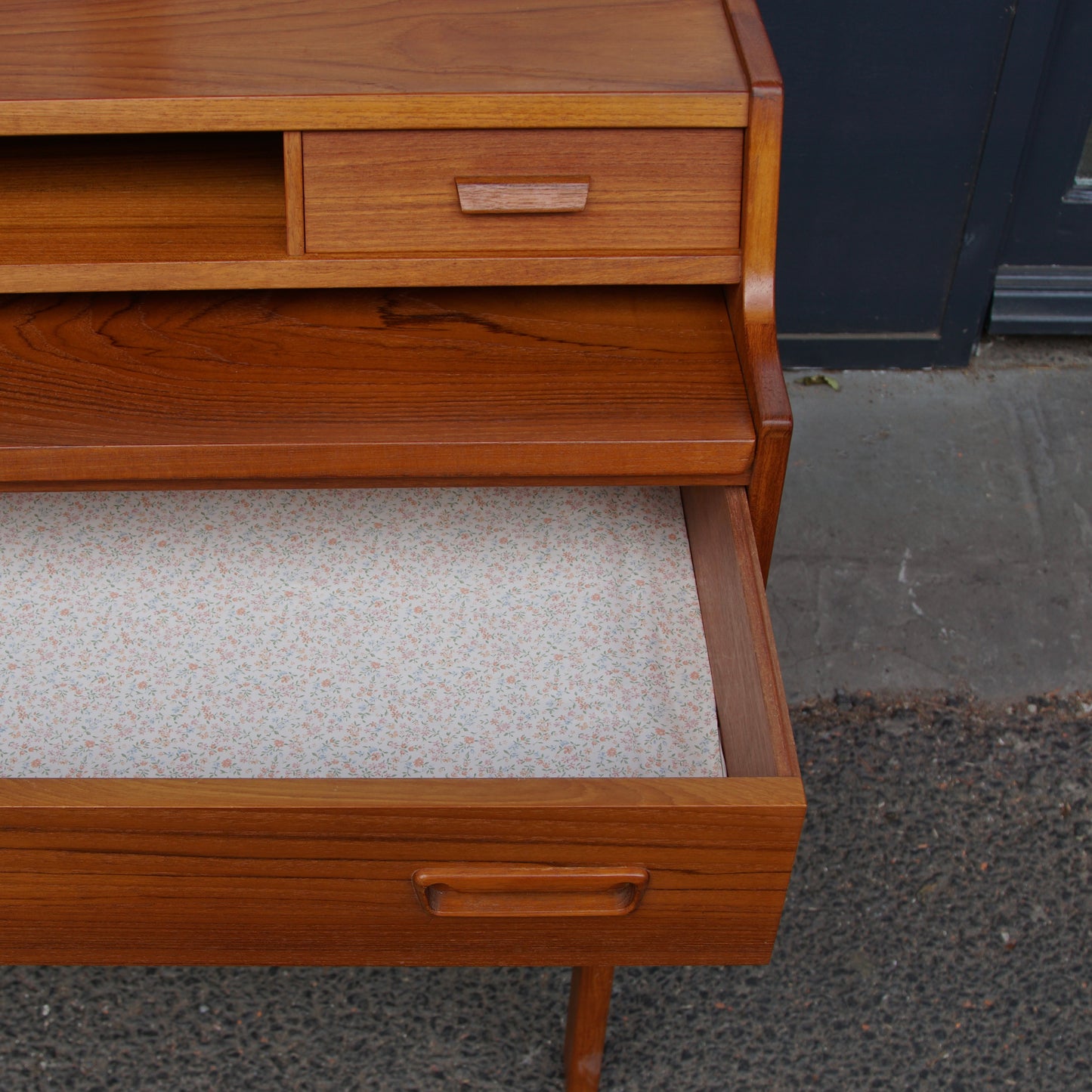 G Plan Desk