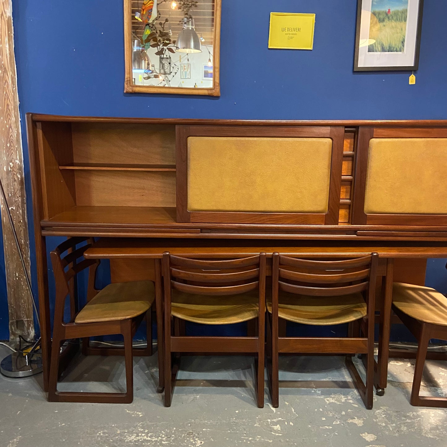 Elliots of Newbury Retractable Sidebord & Dining set