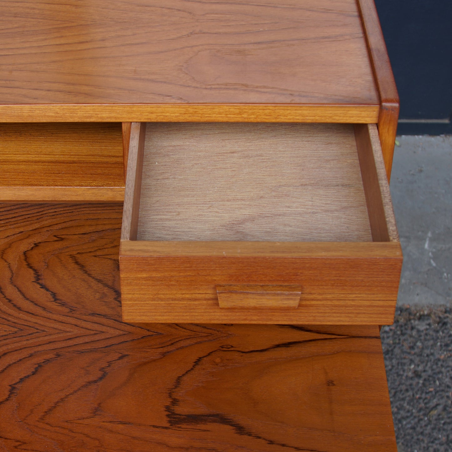 G Plan Desk