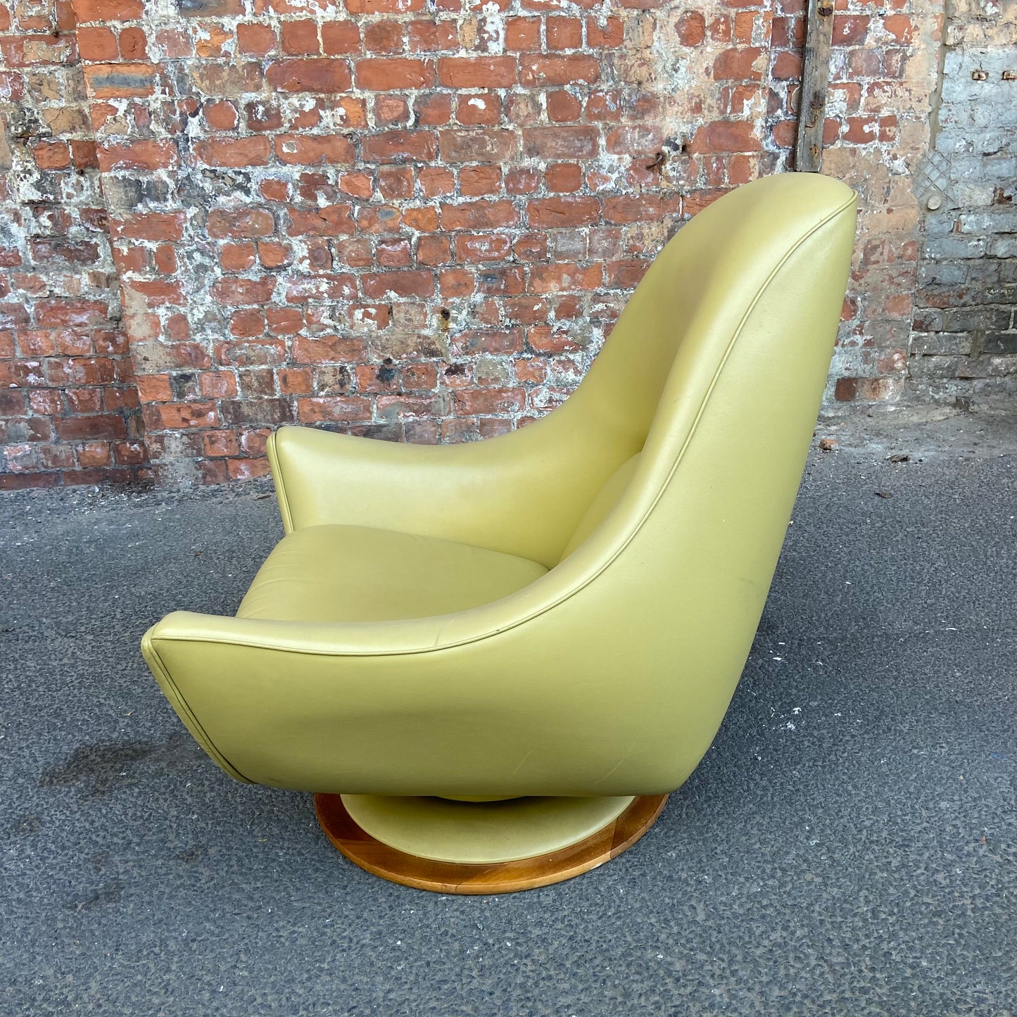 1960s ‘High Society’ space age chair designed by Peter Cutts