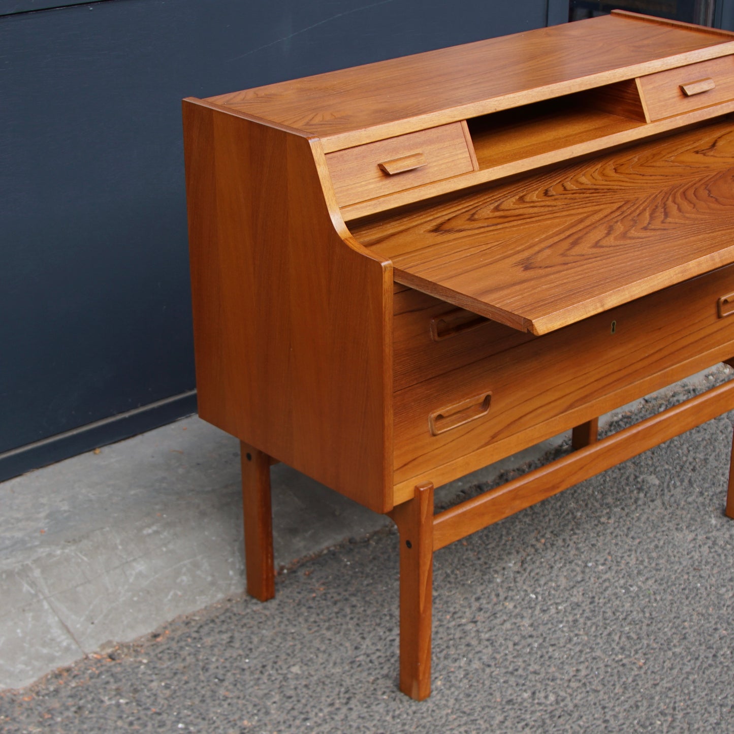 G Plan Desk