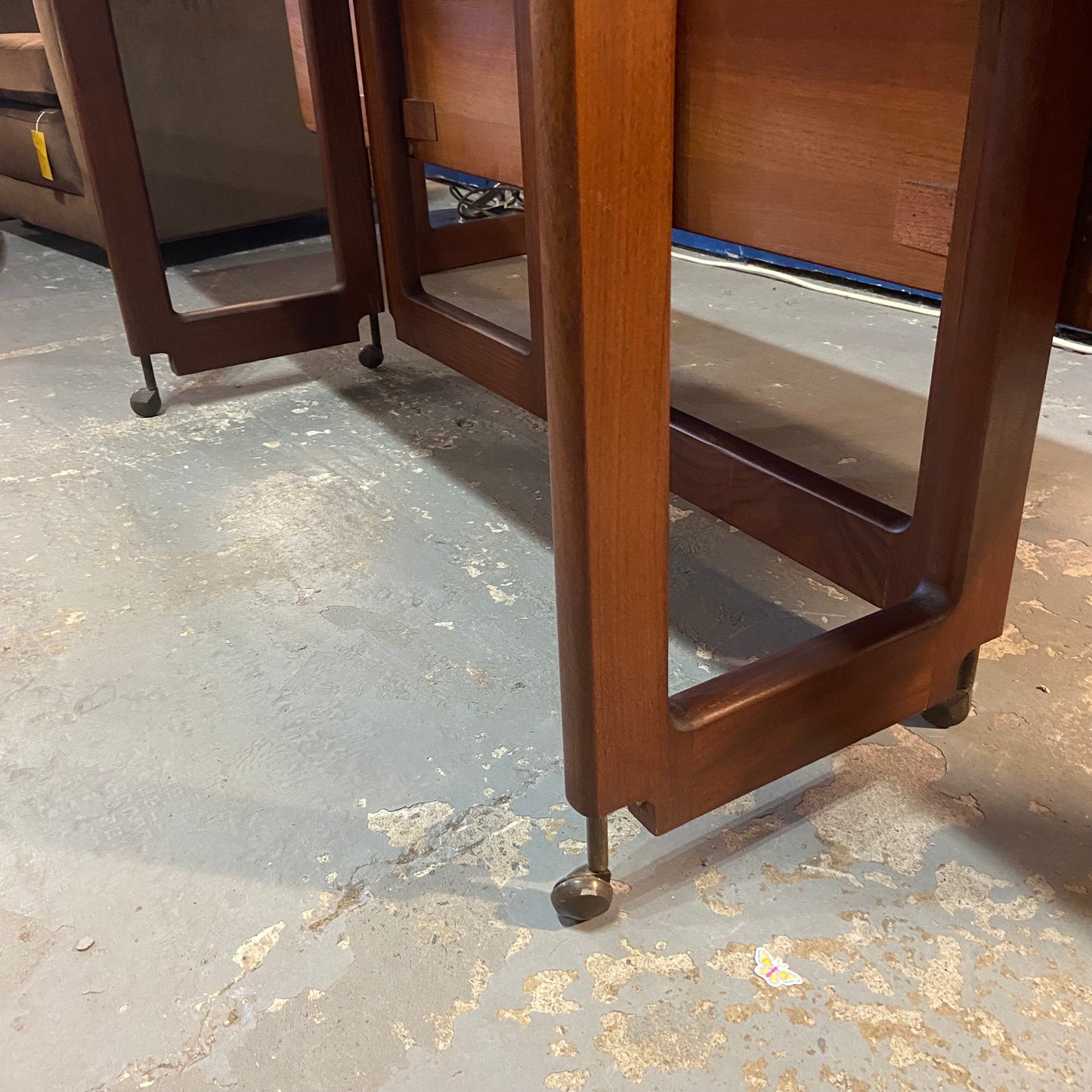 Elliots of Newbury Retractable Sidebord & Dining set