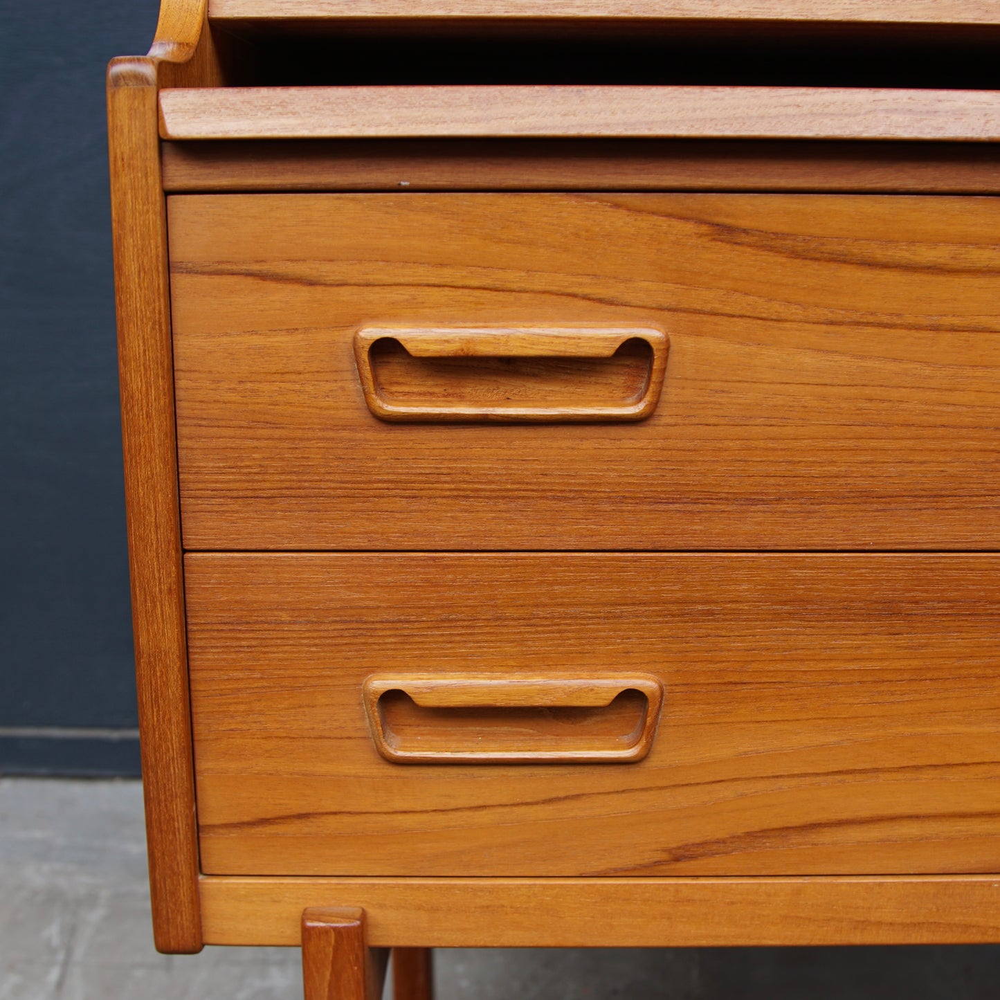 G Plan Desk